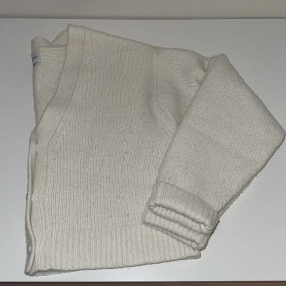 Aritzia Cream Cardigan Sweater Classic Knit V-Neck - Picture 2 of 2